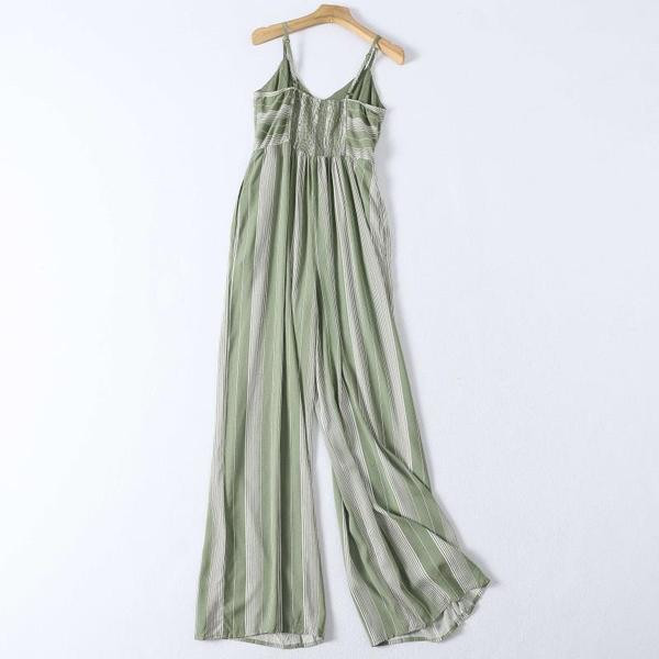 Μοντέρνα γυναικεία ολόσωμη φόρμα με λεπτούς ιμάντες