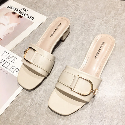 Νέο μοντέλο γυναικείες παντόφλες με μεταλλική αγκράφα