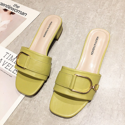 Νέο μοντέλο γυναικείες παντόφλες με μεταλλική αγκράφα