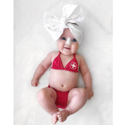 Бебешки бански костюм от две части с връзки в червен цвят 