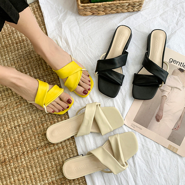 Modern női papucs eco-bőr pántokkal