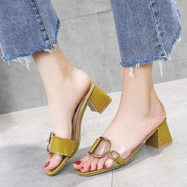 Új modell női papucs sarokkal és fém csattal