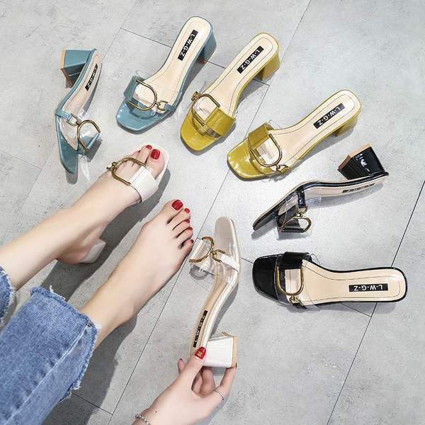 Új modell női papucs sarokkal és fém csattal