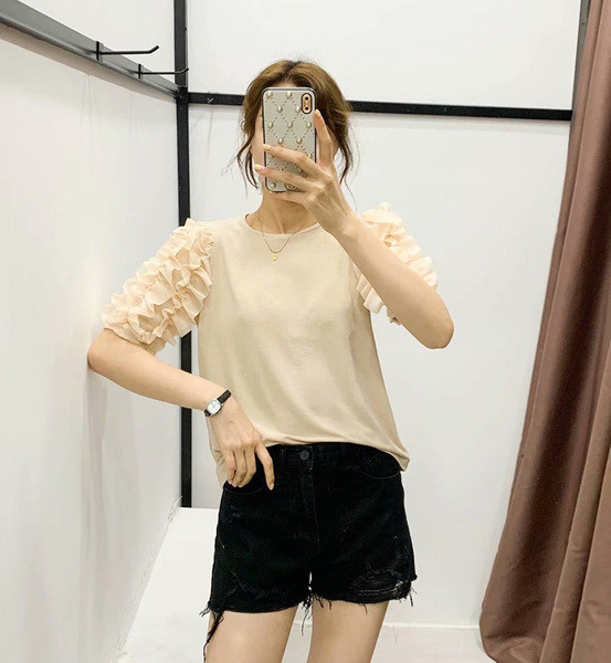 Naiste moodne lühikeste varrukate ja tülliga pluus