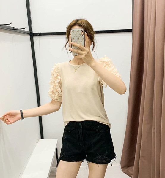 Naiste moodne lühikeste varrukate ja tülliga pluus