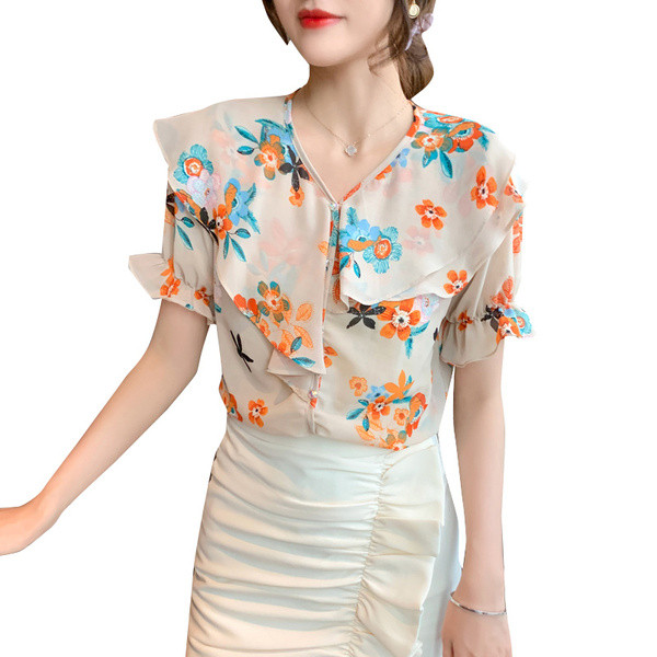 Модерна дамска риза с шпиц деколте и флорални мотиви