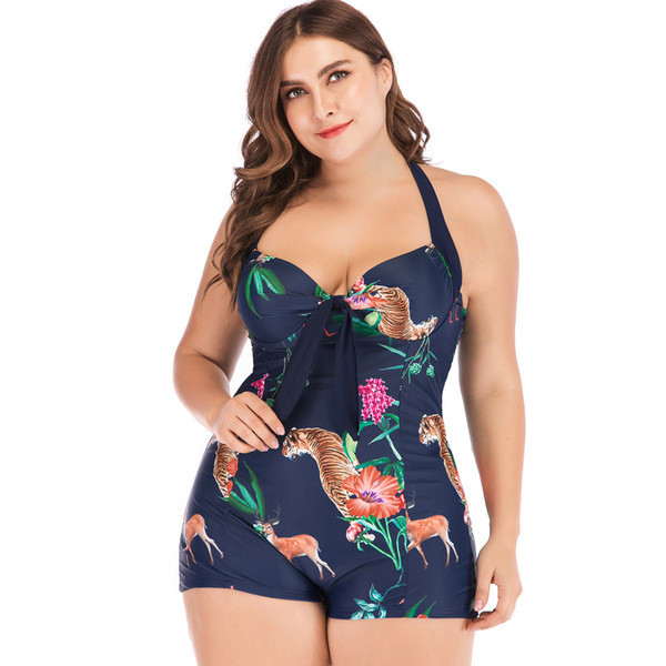 Nagyméretű női fürdőruha mély nyakkivágással és virágmintával