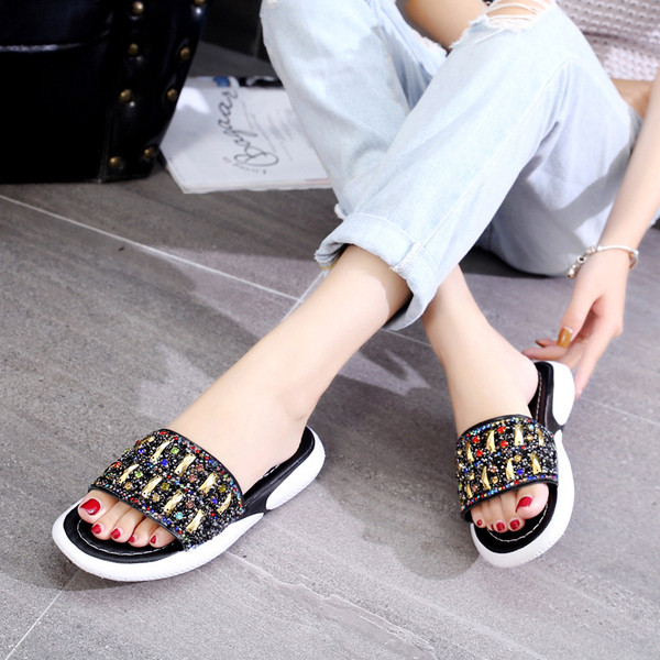 Γυναικείες παντόφλες με πλατφόρμα 4 cm και χρωματιστές πέτρες