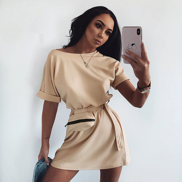 Női modern rövid ruha övvel