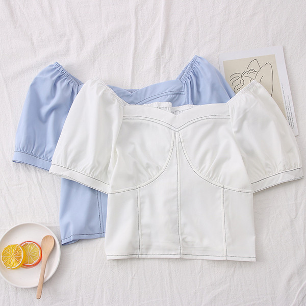 Μοντέρνα γυναικεία μπλούζα με ντεκολτέ και κοντά μανίκια