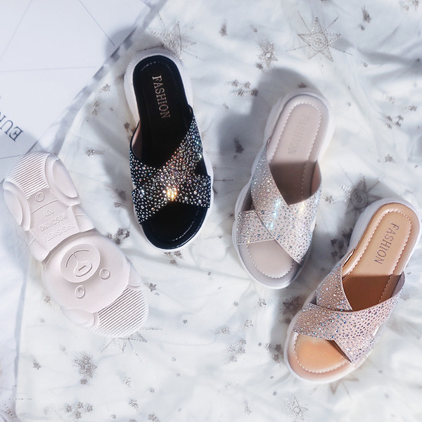 Női alkalmi papucs kövekkel és lapos talppal