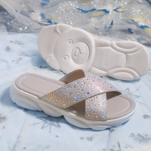 Női alkalmi papucs kövekkel és lapos talppal