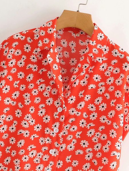 Къса широка риза с копчета и флорален десен