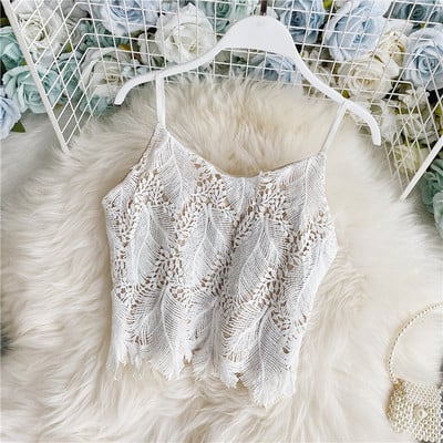 Stílusos női felső csipkével és vékony pántokkal