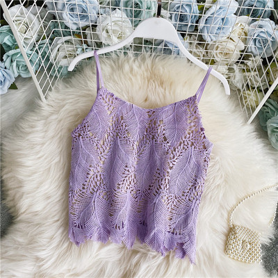 Stílusos női felső csipkével és vékony pántokkal