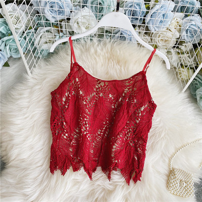 Stílusos női felső csipkével és vékony pántokkal