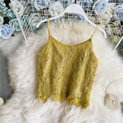 Stílusos női felső csipkével és vékony pántokkal