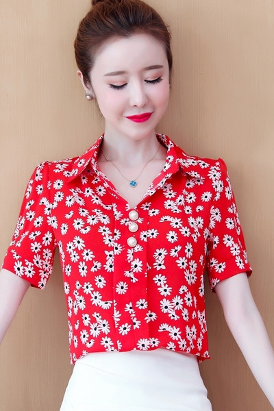 Női testhezálló ing klasszikus gallérral és virágmintával