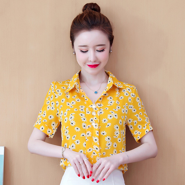 Női testhezálló ing klasszikus gallérral és virágmintával