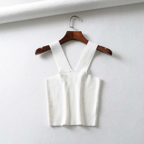 Rövid női felső V-nyakkal és széles pántokkal