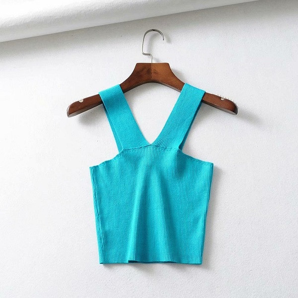 Rövid női felső V-nyakkal és széles pántokkal