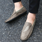 Μοντέρνα ανδρικά μοκασίνια από οικολογικό σουέτ με κέντημα