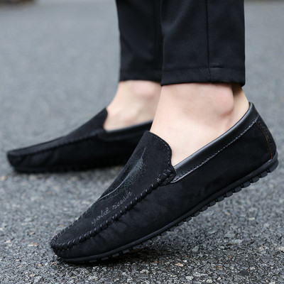 Μοντέρνα ανδρικά μοκασίνια από οικολογικό σουέτ με κέντημα