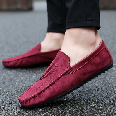 Μοντέρνα ανδρικά μοκασίνια από οικολογικό σουέτ με κέντημα