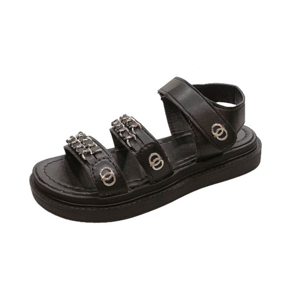 Γυναικεία casual σανδάλια με επίπεδη σόλα και μεταλλική διακόσμηση