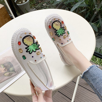 Női alkalmi cipő kövekkel és flitterekkel, fehér színben