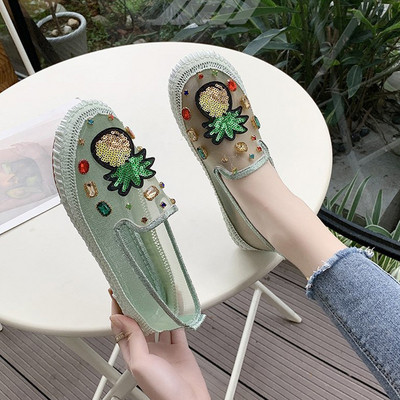 Női alkalmi cipő kövekkel és flitterekkel, fehér színben