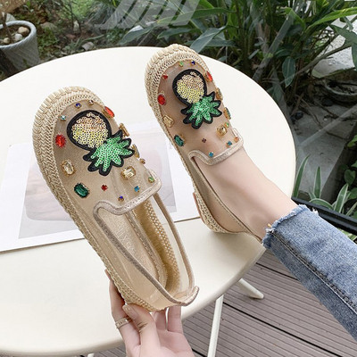 Női alkalmi cipő kövekkel és flitterekkel, fehér színben