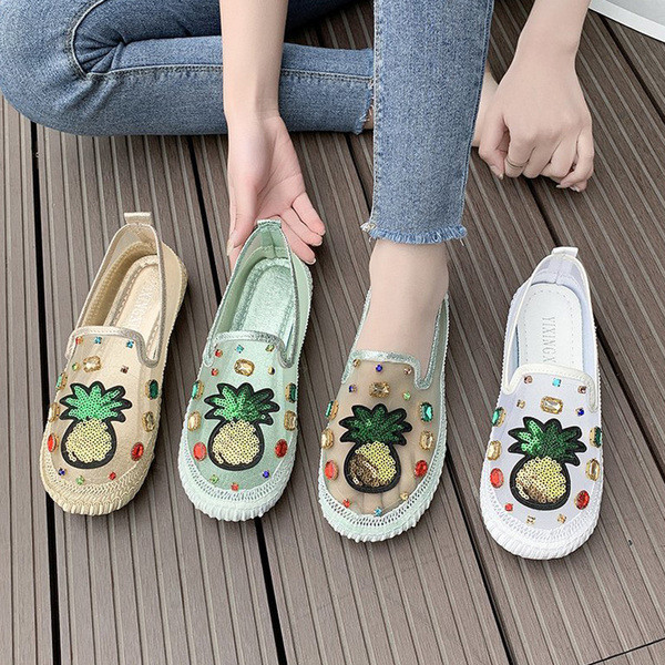 Női alkalmi cipő kövekkel és flitterekkel, fehér színben