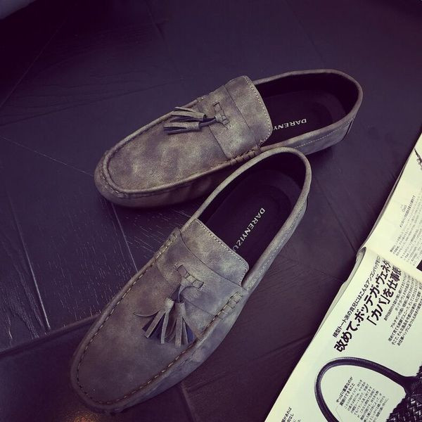 Moderne mokasine od eko brušene kože s resom