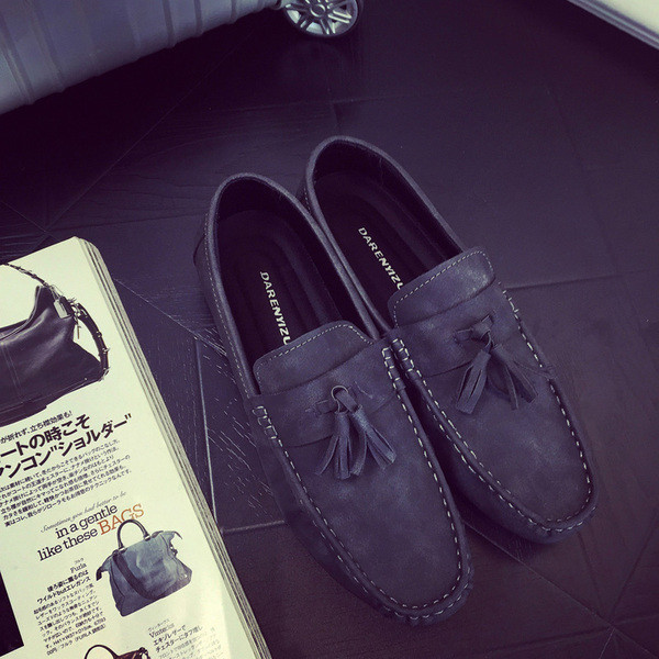 Moderne mokasine od eko brušene kože s resom