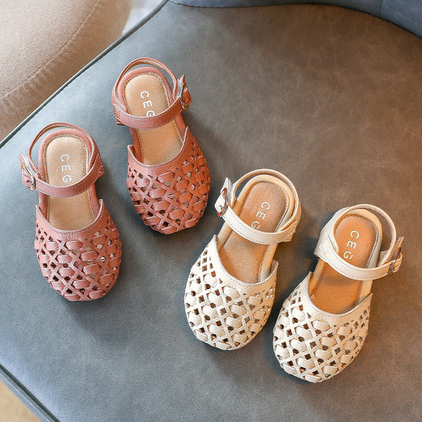 Μοντέρνα παιδικά σανδάλια κλασικό μοντέλο με αγκράφα