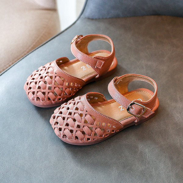Μοντέρνα παιδικά σανδάλια κλασικό μοντέλο με αγκράφα