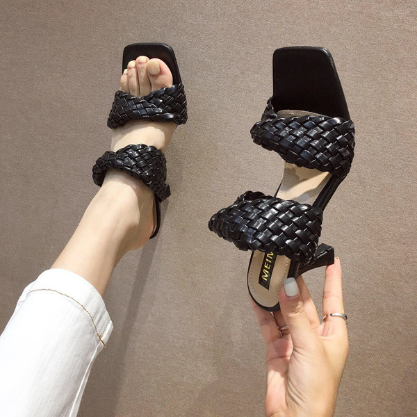 Γυναικείες μοντέρνες παντόφλες με λεπτό τακούνι από οικολογικό δέρμα