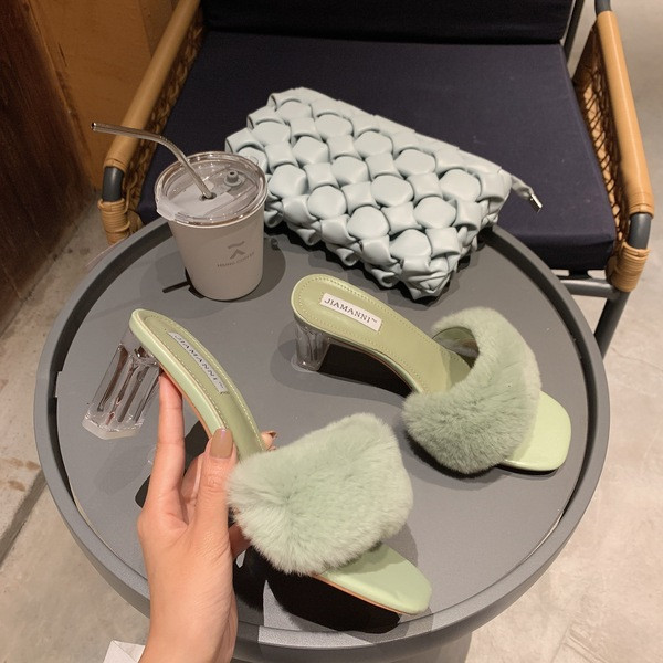 Γυναικείες παντόφλες με διαφανή τακούνι 