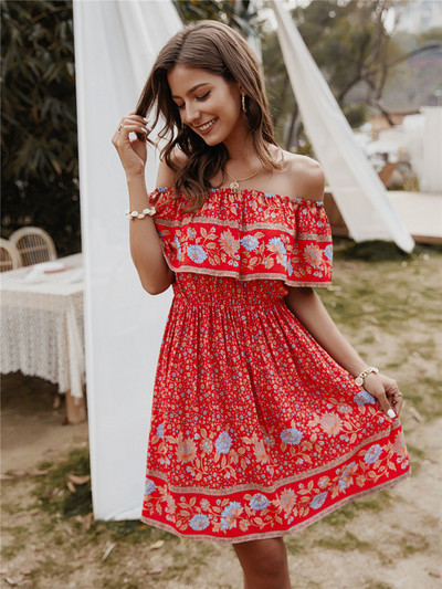 Rochie de dama colorata cu umerii goi si model floral