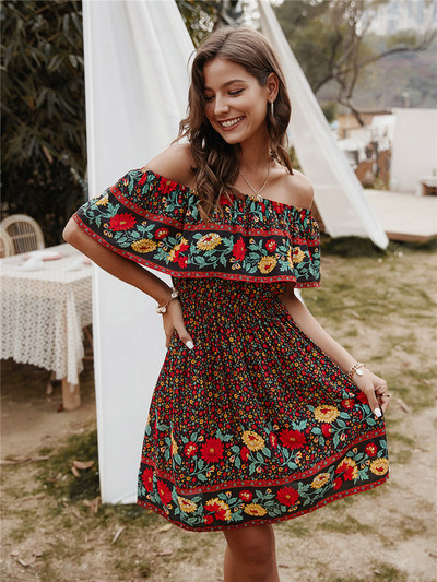 Rochie de dama colorata cu umerii goi si model floral