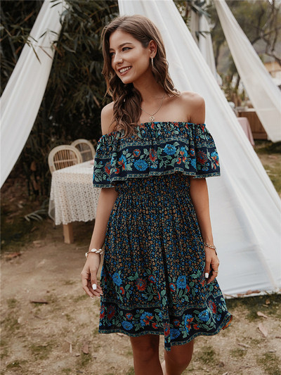 Rochie de dama colorata cu umerii goi si model floral