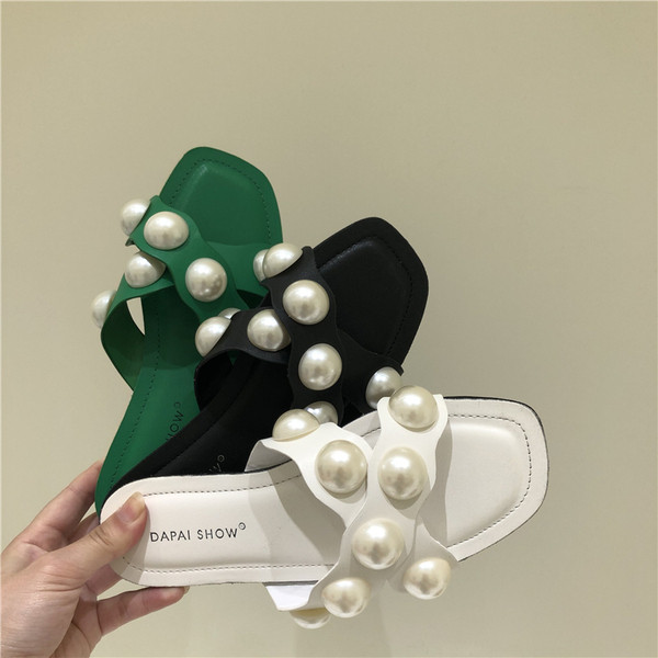 Γυναικείες παντόφλες με πέρλες και επίπεδη σόλα