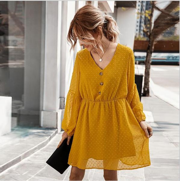 Kivágott modell női ruha hosszú ujjal, spitz nyakkivágással