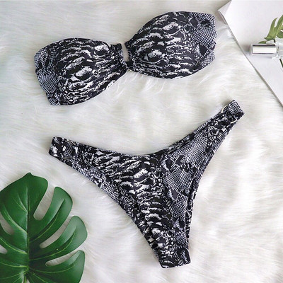 Costum de baie alb-negru și pantaloni tip brazilian