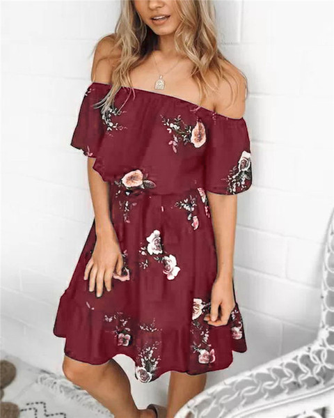 Moodne naiste kleit paatkaela ja vööga