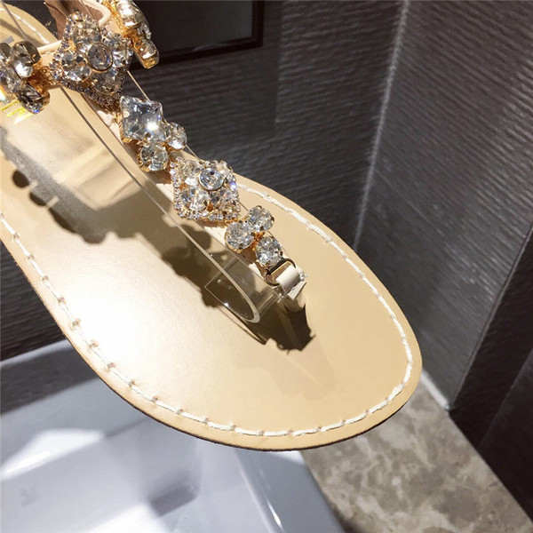 Modern női szandál vékony pánttal és díszítő kövekkel