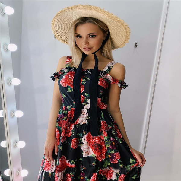 Κομψό γυναικείο φόρεμα με ιμάντες και γυμνούς ώμους