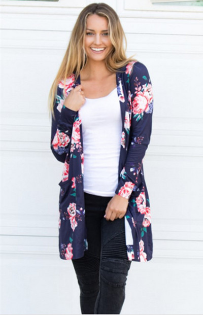 Paprastas moteriškas ilgas megztinis su gėlių raštu