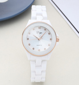 Γυναικείο ρολόι με ιμάντα σιλικόνης σε στρογγυλό σχήμα